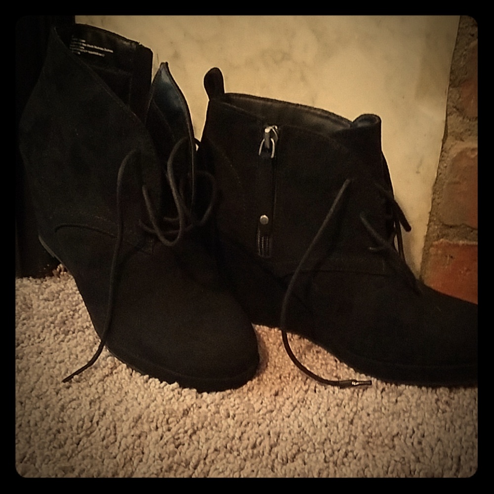 DV Black zip/tie Wedges